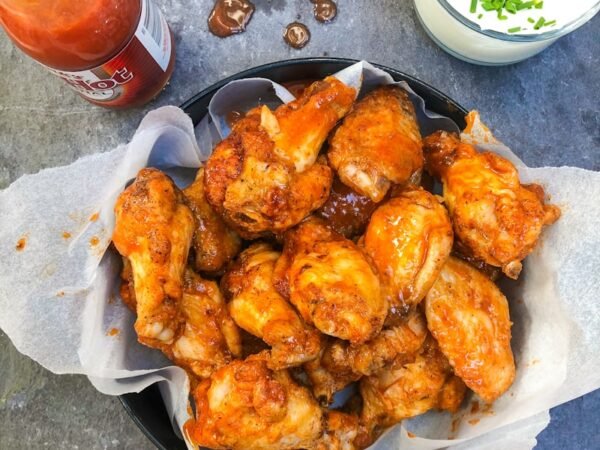 Crispy fried chicken wings